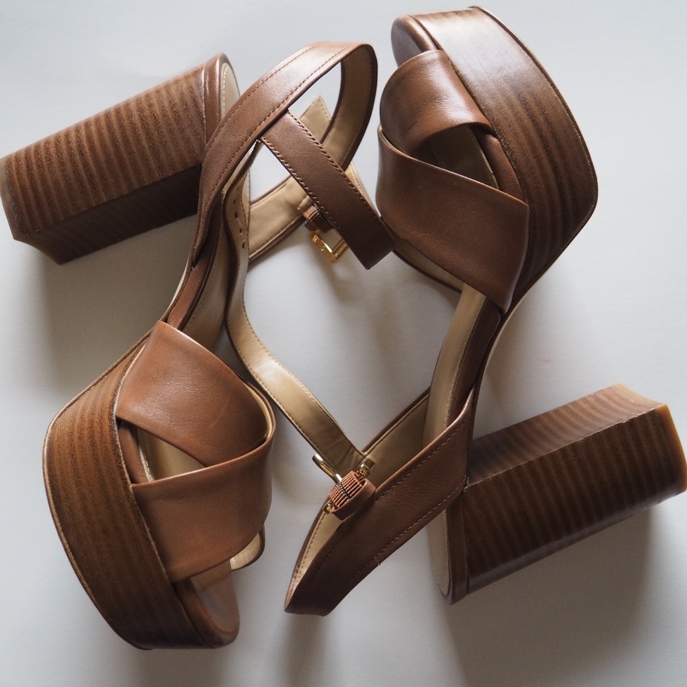 MICHAEL MICHAEL KORS TAN LEATHER CROSS STRAP